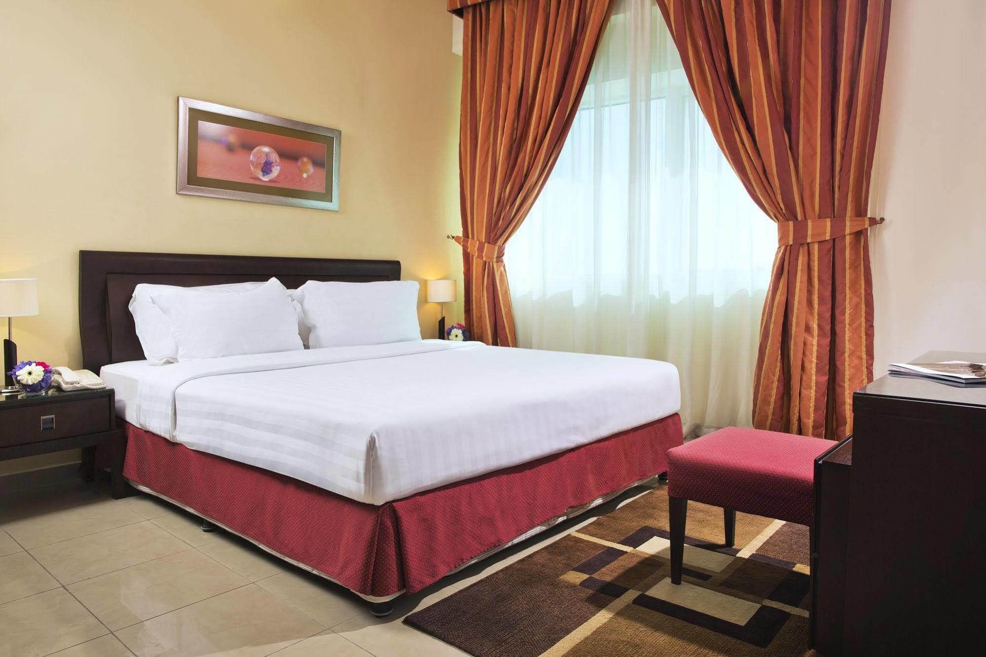 Time Crystal Hotel Apartment Dubai Bagian luar foto