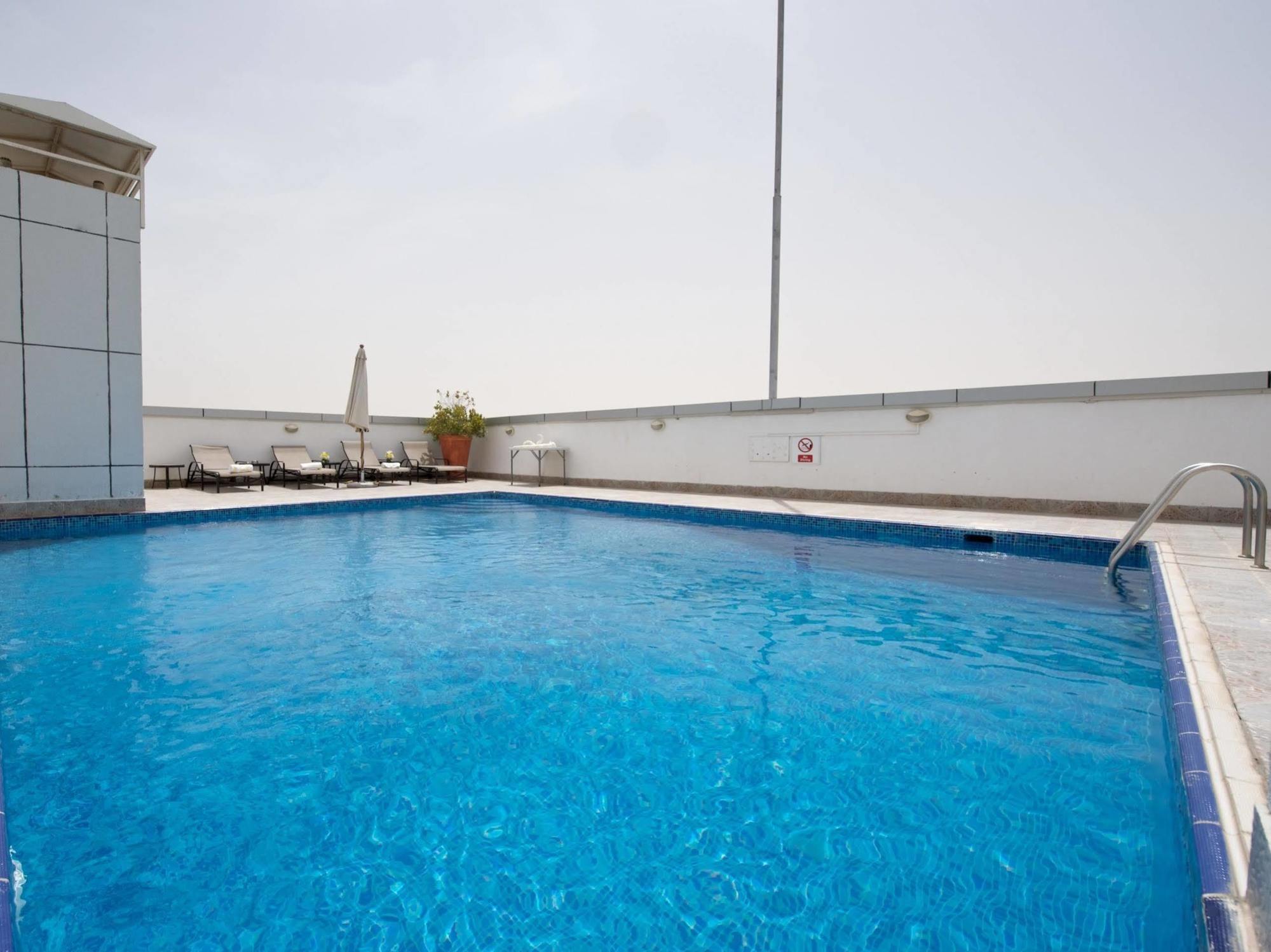 Time Crystal Hotel Apartment Dubai Bagian luar foto